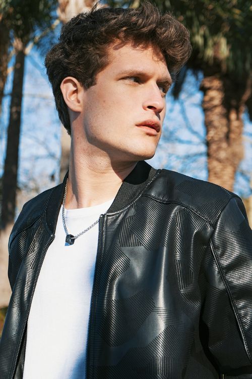 Campera Runas Negro